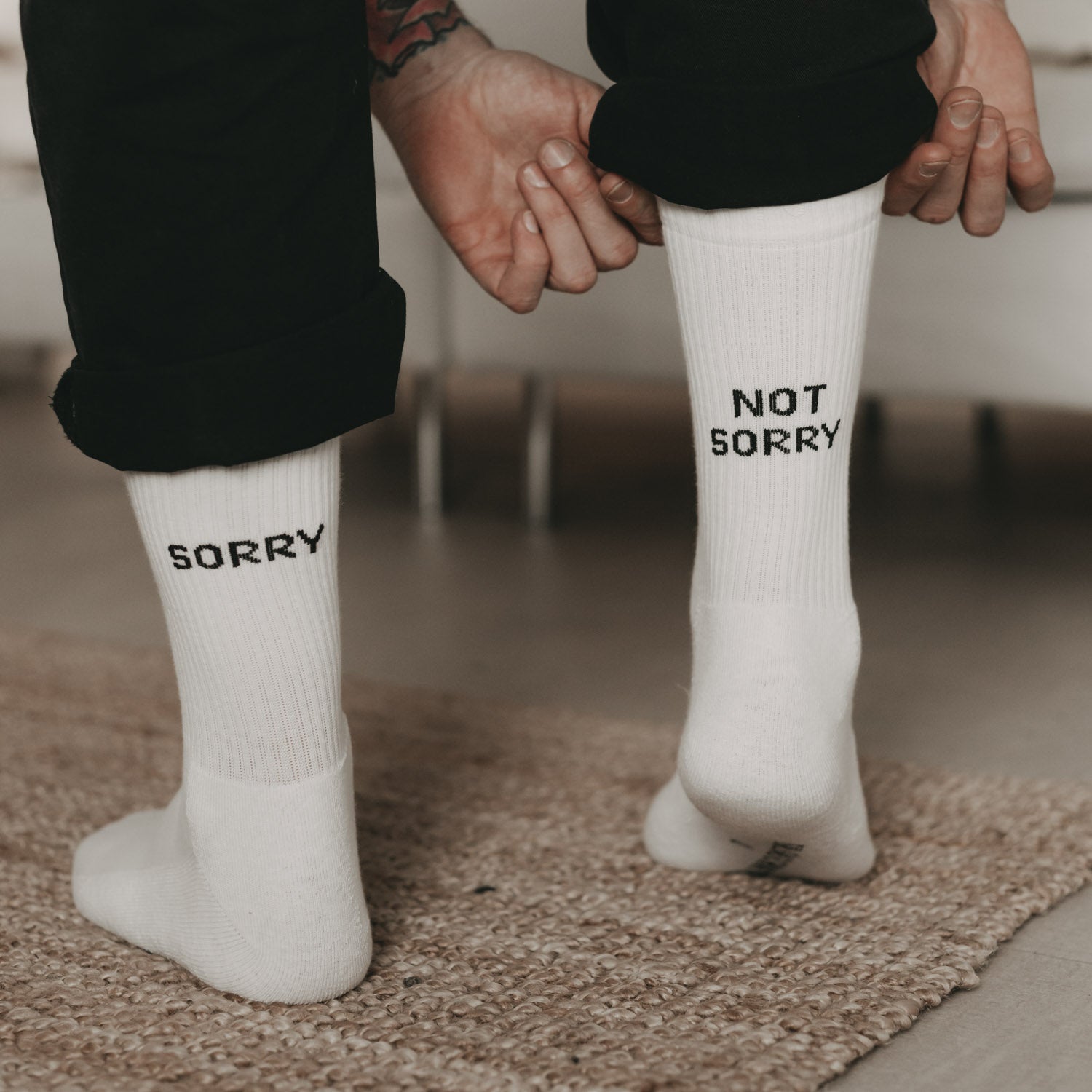 Socken "Sorry not sorry" weiss 39–42 - Eulenschnitt