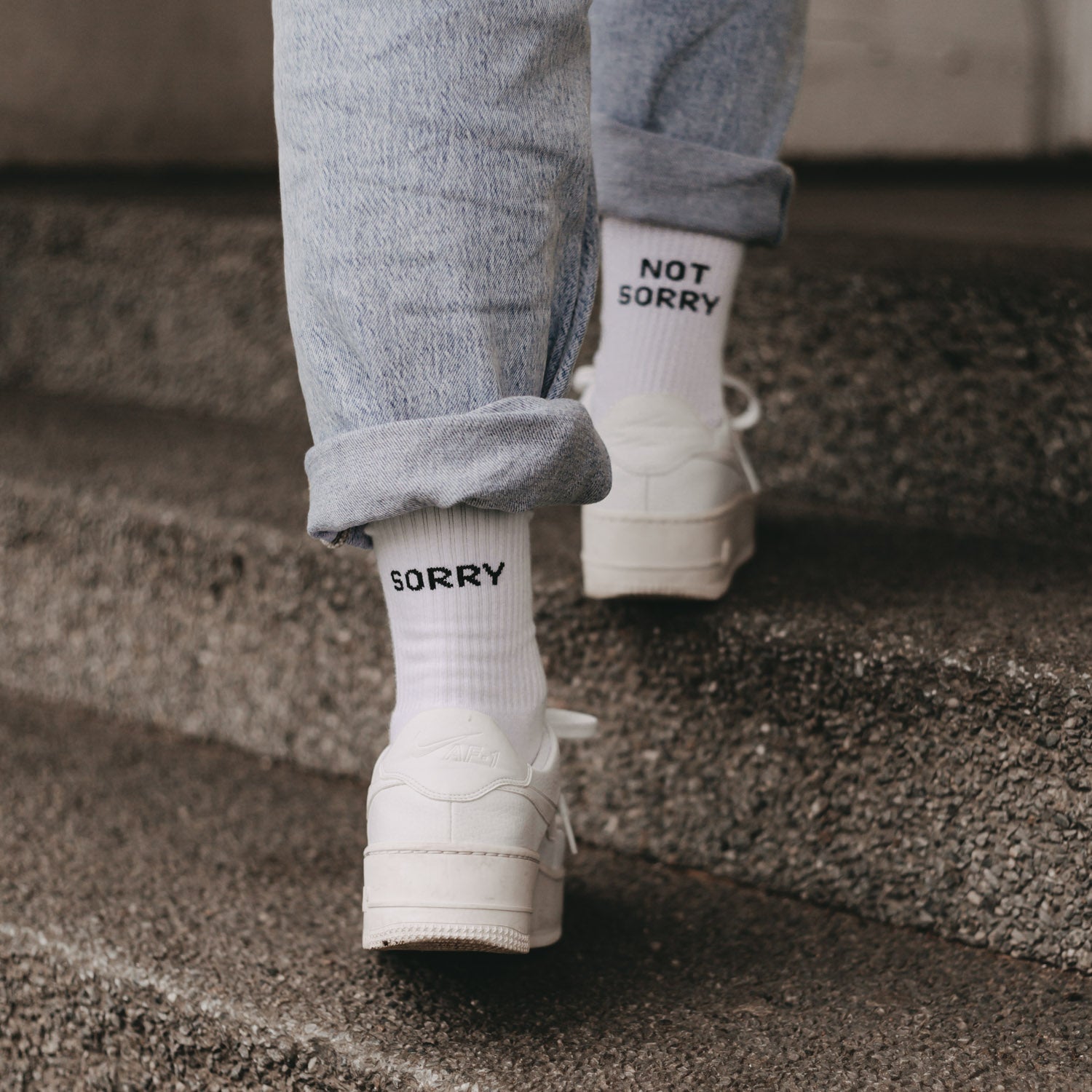 Socken "Sorry not sorry" weiss 43–46 - Eulenschnitt