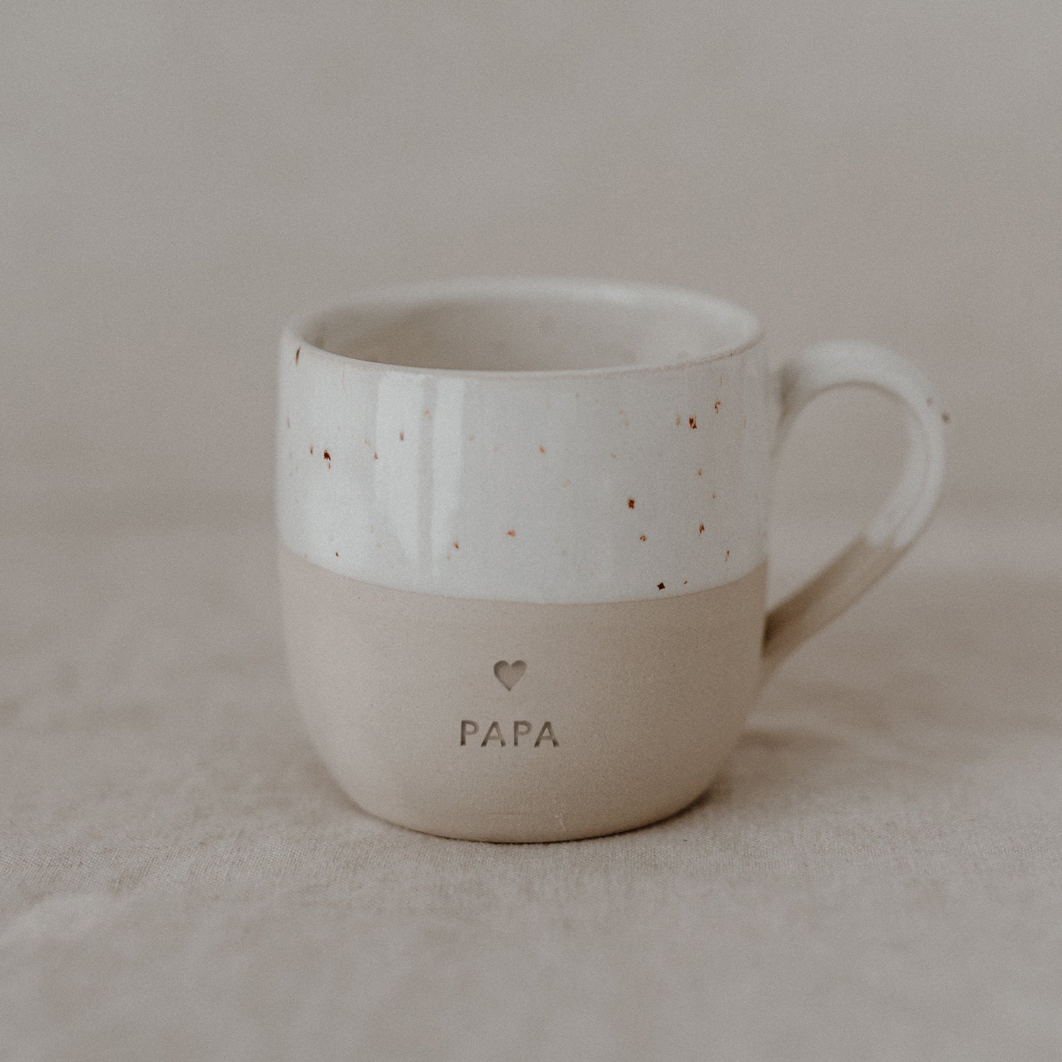 Kleine Steingut Cappuccinotasse "PAPA" – handgemacht - Eulenschnitt