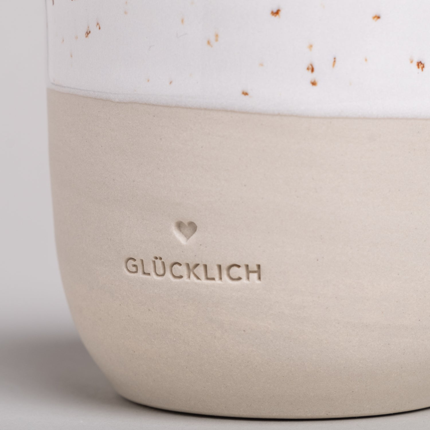 Steingutbecher "GLÜCKLICH" – handgemacht - Eulenschnitt