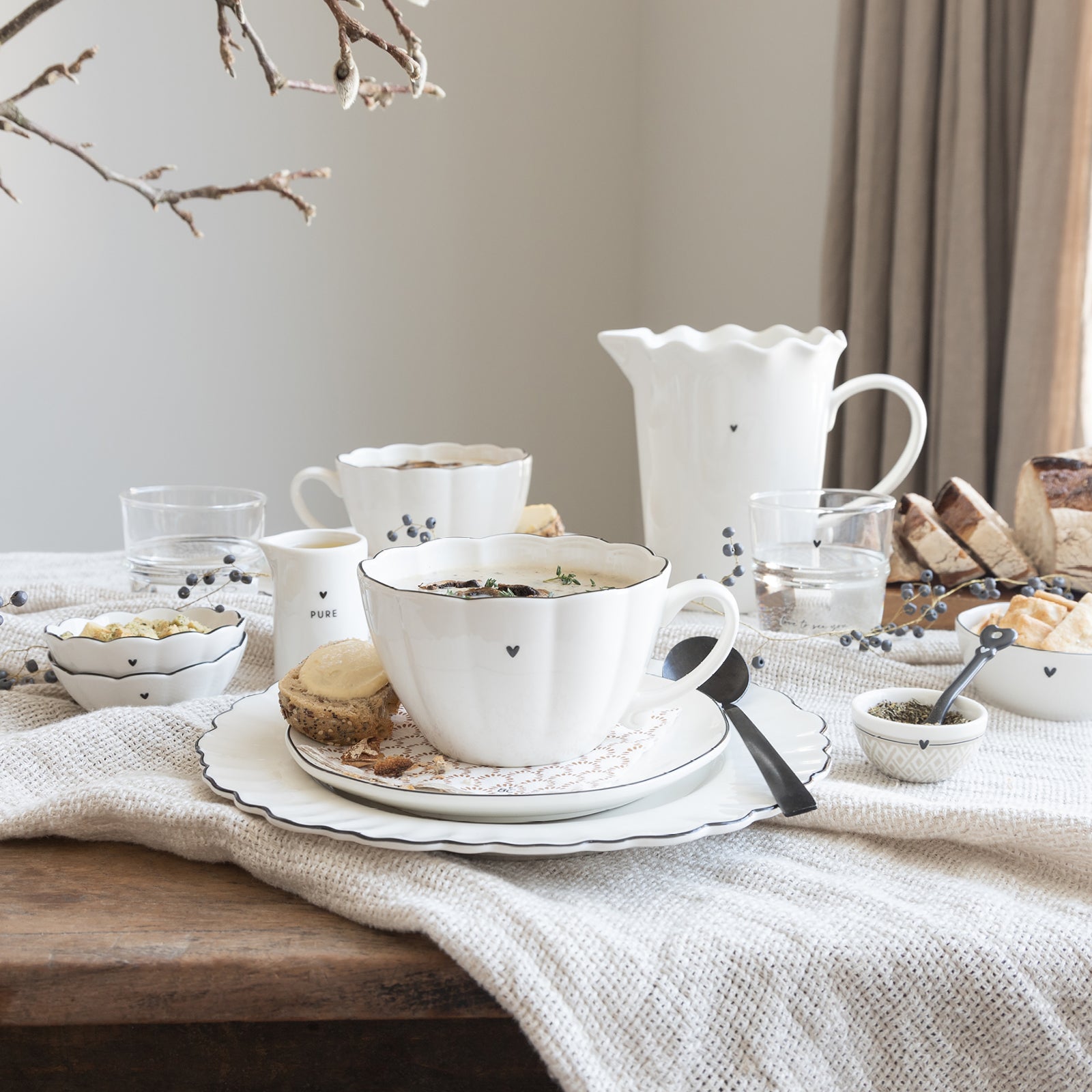 Suppentasse "heart" klein schwarz ruffle - Bastion Collections