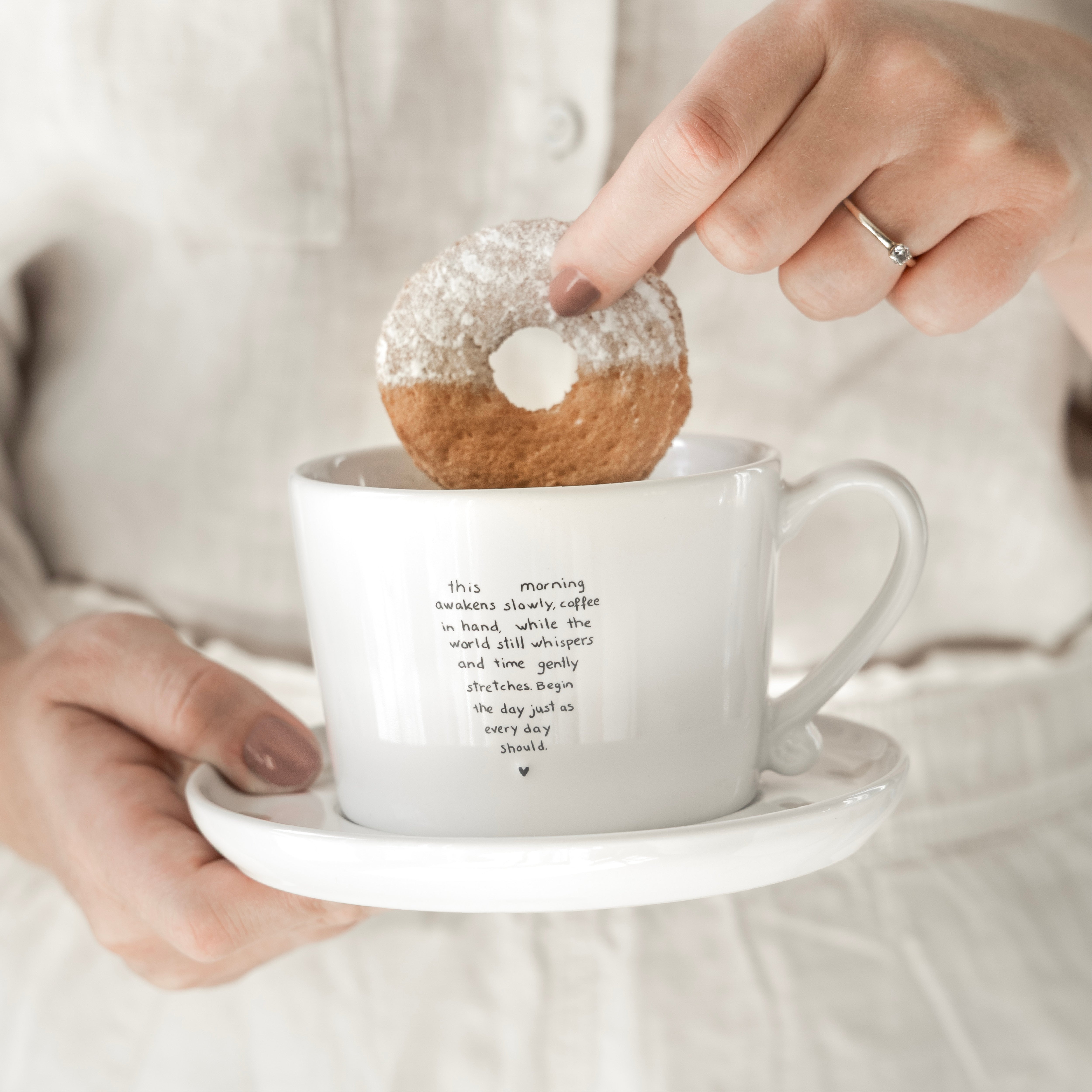 Tasse "heart in words" gross schwarz - Bastion Collections