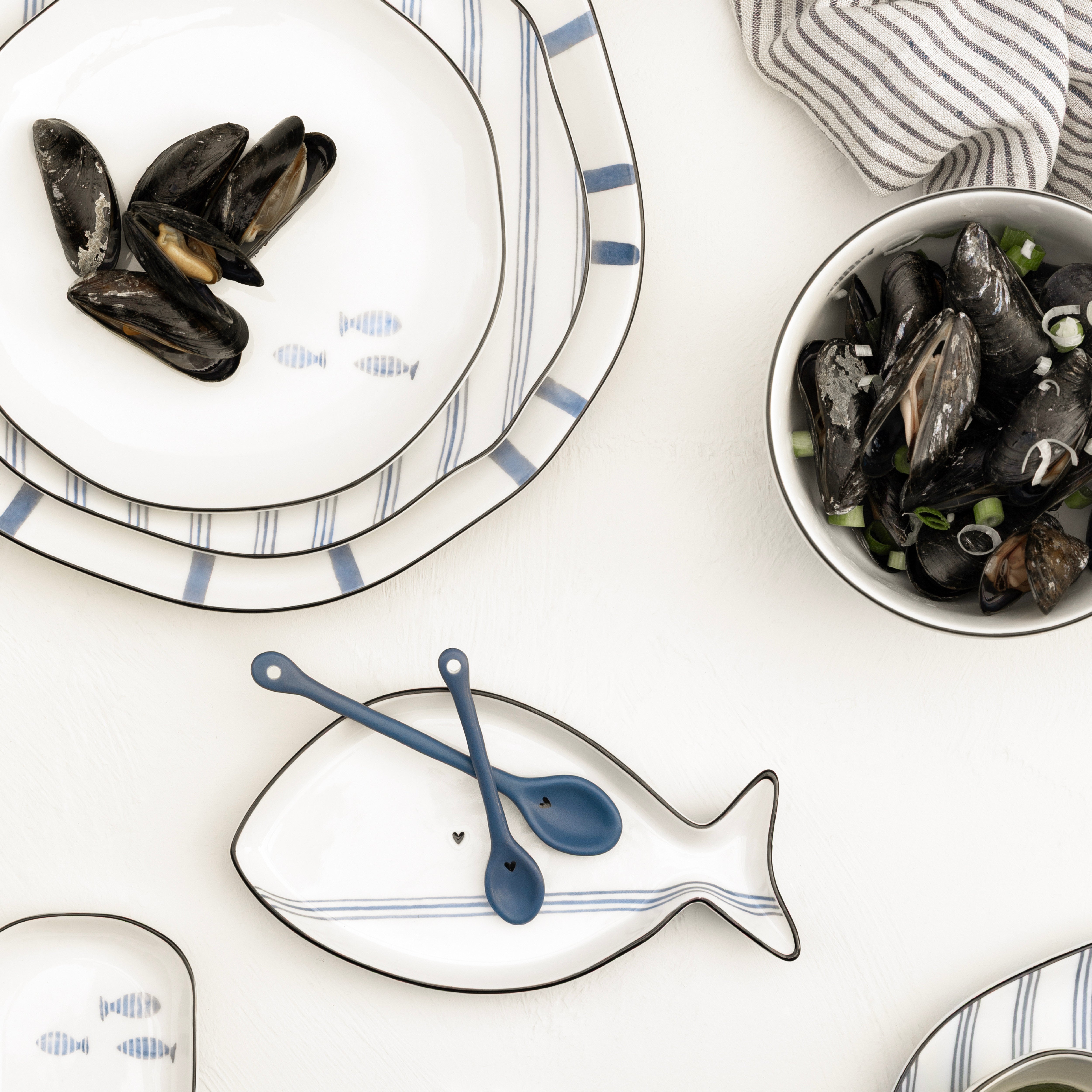 Piatto "fish" blu iris - Bastion Collections