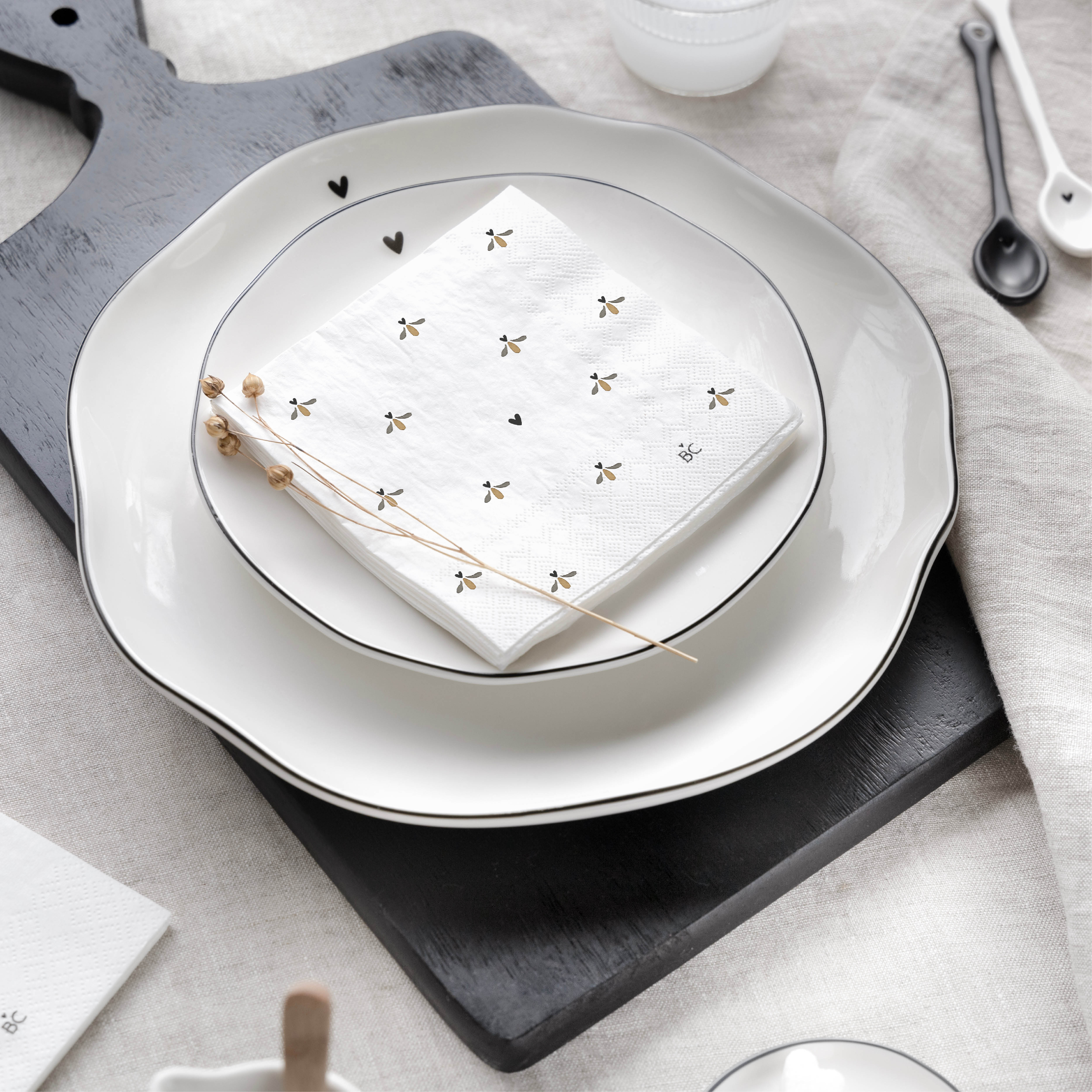 Piatto "heart" nero set 18 pezzi - Bastion Collections