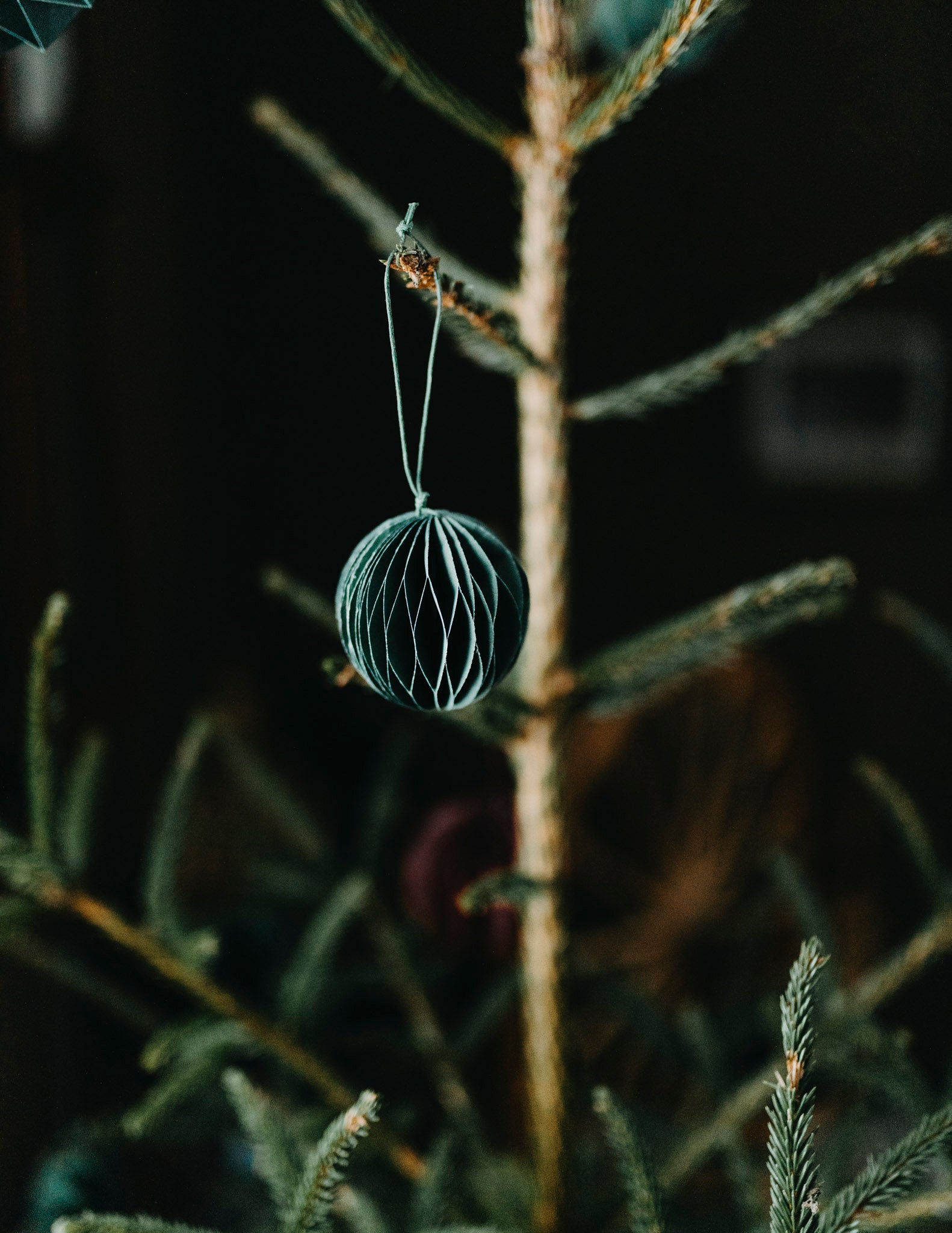 Weihnachtskugel Papier "Bona" klein dunkelgrün – Storefactory