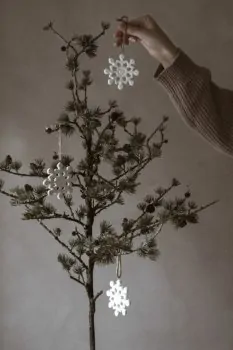 Snowflake decorative hanger - Majas Cottage - Article Picture 1