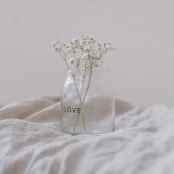 Vase aus Glas "Love" klein schwarz - Eulenschnitt