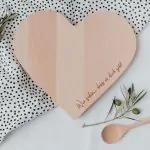 Heart shaped board "Wie schön, dass es dich gibt." - Eulenschnitt